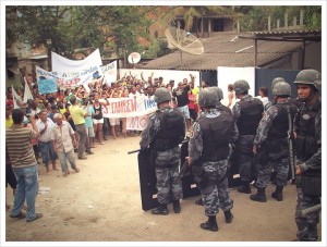 Police confront protesters in Taboinha