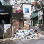 City Councilman Reimont visits Rocinha to hear complaints about PAC I