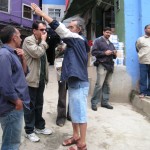 Seu Martins speaks with Vereador Reimont about PAC I projects in Rocinha